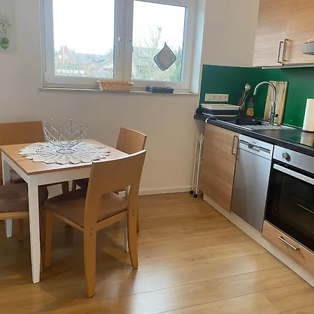 3 Schlafzimmer Und Ueberdachtem Suedbalkon In Apartmán